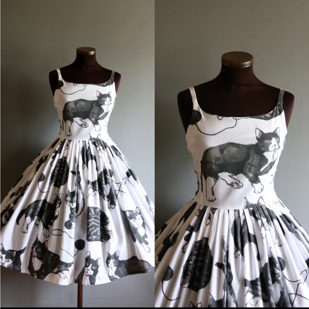 One of a kind 1950s style novelty cat print dress with full skirt - Picture 2 of 7